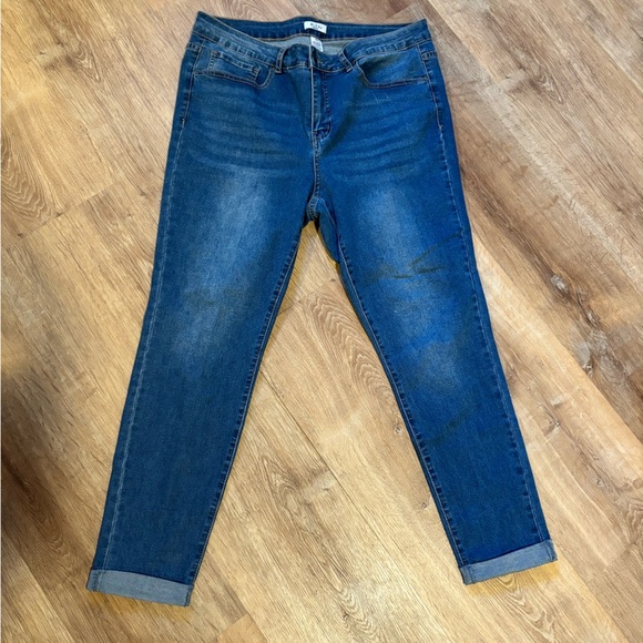 Denim - Women’s Bleu Jeans - Medium Wash Denim - Size 16